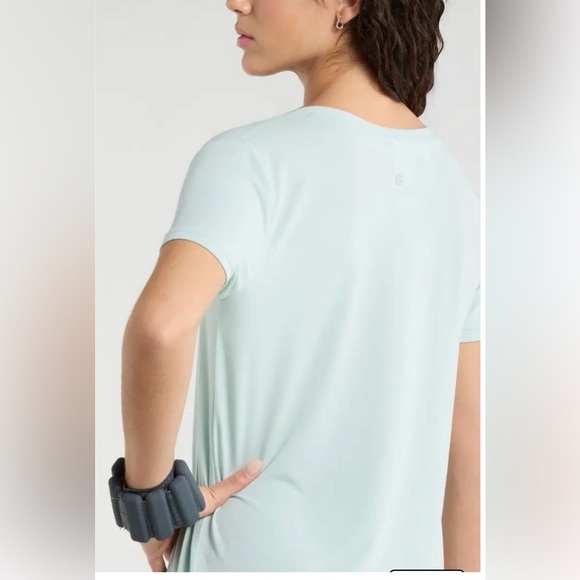 EUC Zella
Breathe Active V-Neck Short Sleeve Tee in Light Teal, Size Medium - Picture 6 of 16